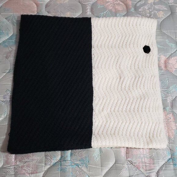 Vince Camuto Accessories - Vince Camuto Cozy Soft Black and White Knit Infinity Scarf